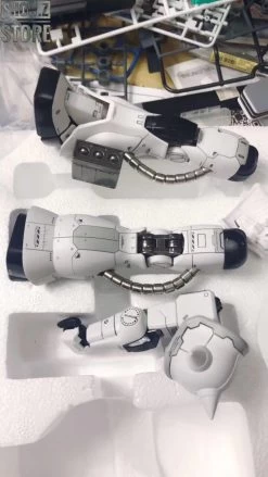 Metal Soldier MS 1/100 MS-06J MS06J Zaku II White Ogre Gundam Mobile Suit -Action Figures Store ce4b4f045d