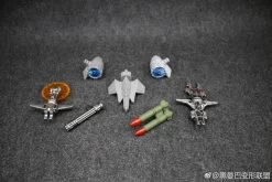 Black Mamba LS-04 LS04 Starscream SS-06 SS06 Oversized -Action Figures Store da276ee8e4